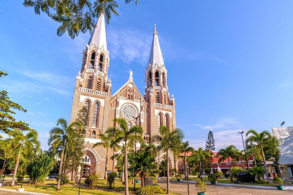 Yuzana Hotel Yangon Bagian luar foto