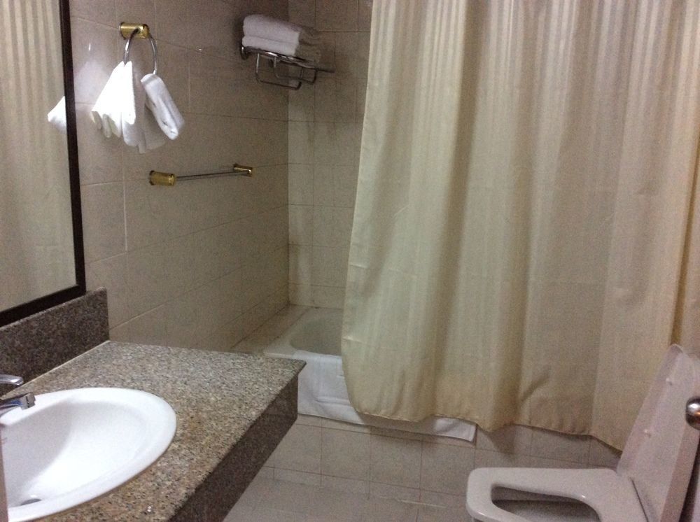 Yuzana Hotel Yangon Bagian luar foto